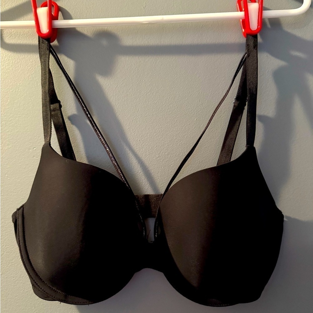 Victoria’s Secret Black Demi Push-Up Bra with Adjustable Straps 32DD Black/Slvr